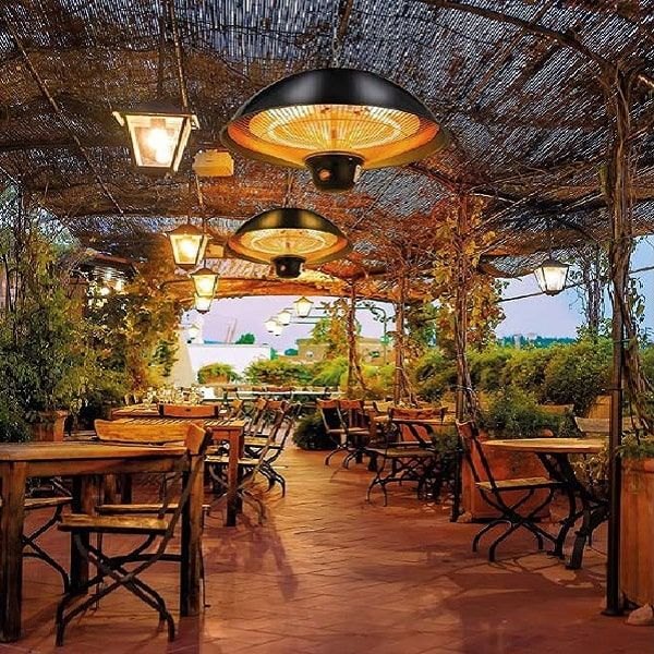 Terraza climatizada con calefactores colgantes